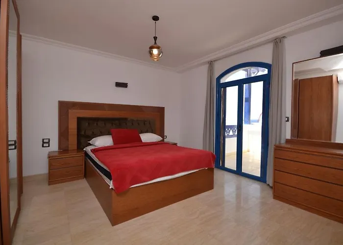 Apartment Luxury 4 Bedroom For Rent In Amaros *