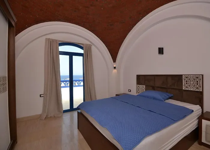 Luxury 4 Bedroom For Rent In Amaros Apartment *