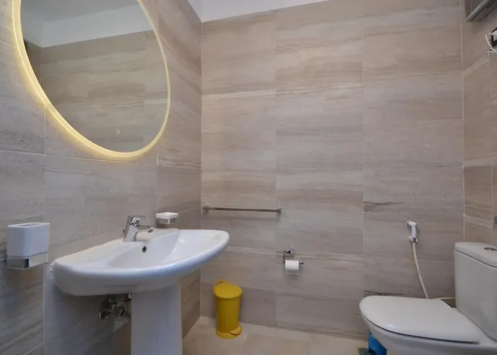 Luxury 4 Bedroom For Rent In Amaros Apartment *