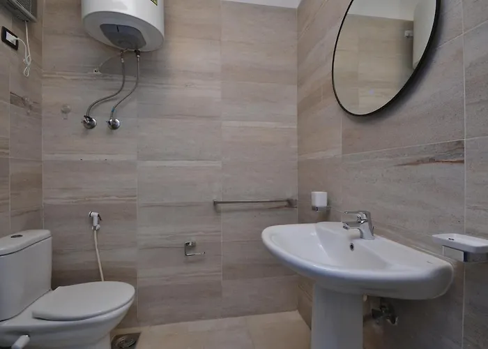 Apartment Luxury 4 Bedroom For Rent In Amaros *