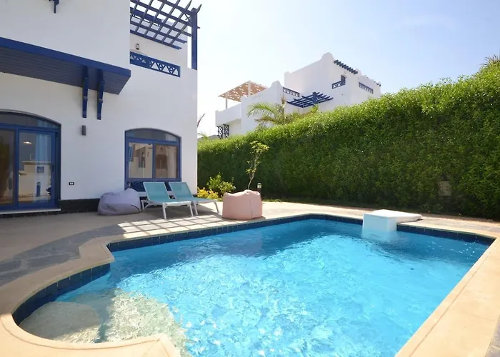 Apartment Luxury 4 Bedroom For Rent In Amaros *