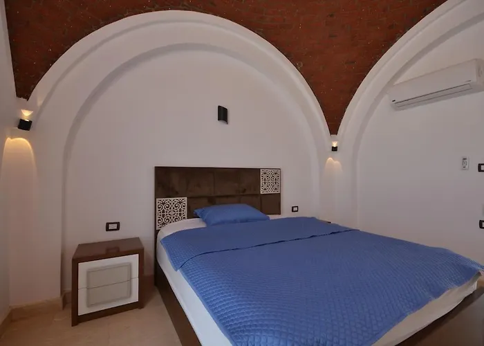 Apartment Luxury 4 Bedroom For Rent In Amaros *