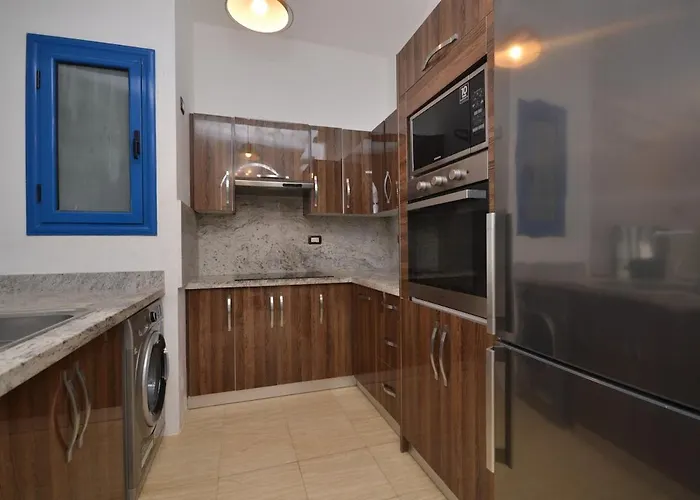 Apartment Luxury 4 Bedroom For Rent In Amaros *
