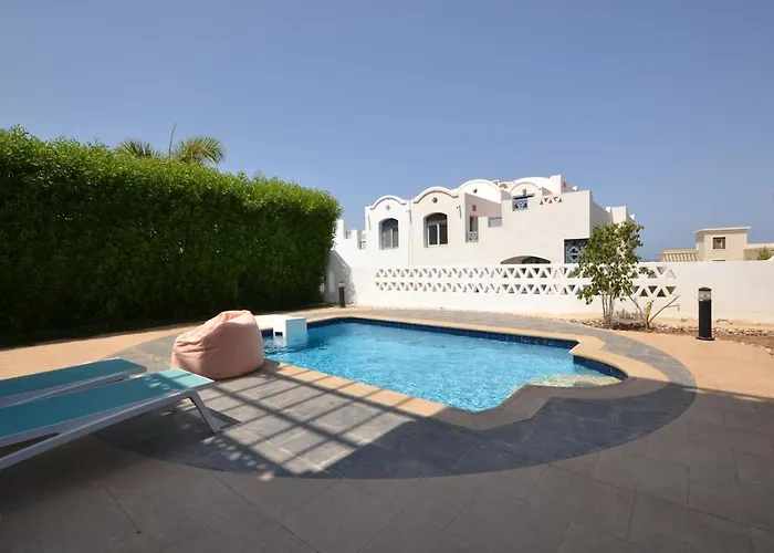 Luxury 4 Bedroom For Rent In Amaros Apartamento *