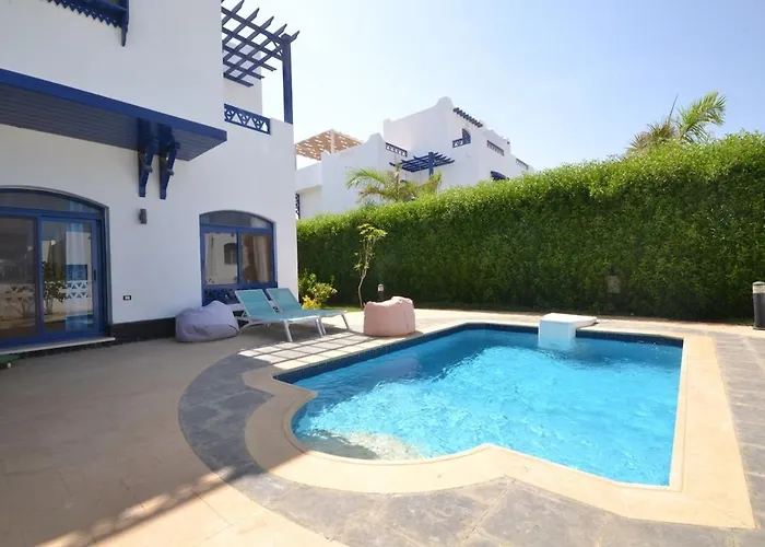 Luxury 4 Bedroom For Rent In Amaros Apartment *